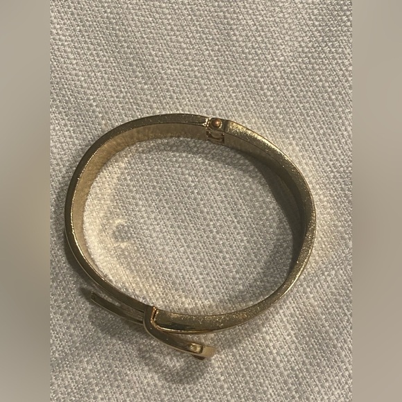 Yellow Gold Chunkle Buckle Bangle Bracelet - Picture 4 of 4